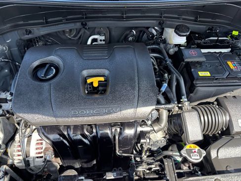 Used 2025 Kia Soul LX w/ LX Technology Package FWD image 32