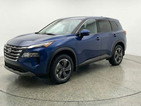 Used 2025 Nissan Rogue SV image 3