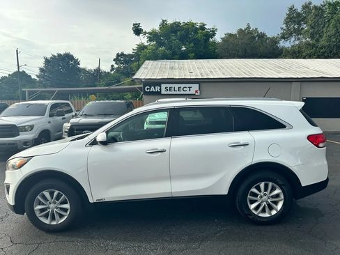 Used 2016 Kia Sorento LX image 8