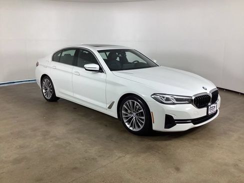 Used 2022 BMW 530i xDrive w/ Convenience Package AWD/4WD image 3