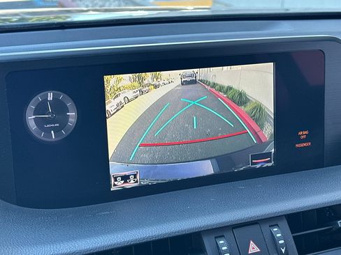 Used 2021 Lexus ES 300h w/ Premium Package FWD image 17
