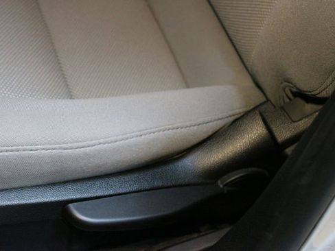 Used 2015 Chevrolet Cruze LT FWD image 17