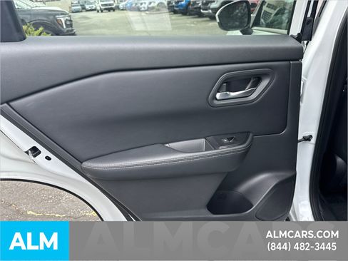 Used 2025 Nissan Rogue SV FWD image 27