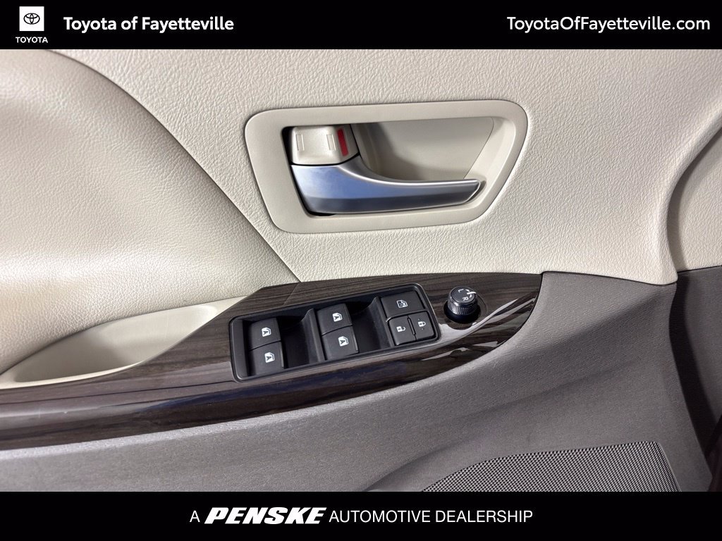 Used 2020 Toyota Sienna XLE w/ XLE Navigation Package FWD image 29