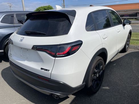 Used 2023 Honda HR-V Sport image 5