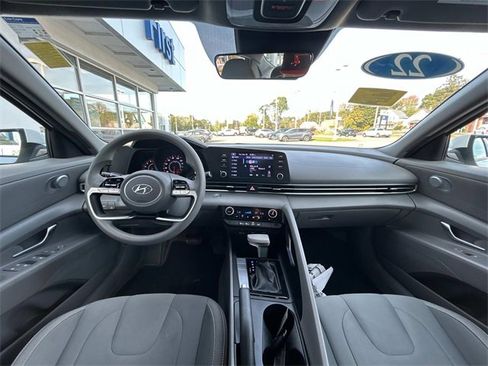 Certified 2022 Hyundai Elantra SEL w/ Cargo Package image 14