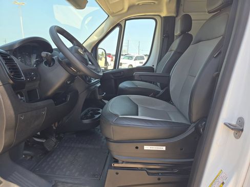 Used 2025 RAM ProMaster 2500 w/ Convenience Group FWD image 9