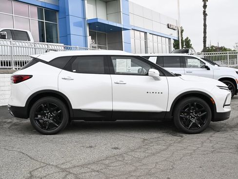 Used 2023 Chevrolet Blazer Premier FWD image 4