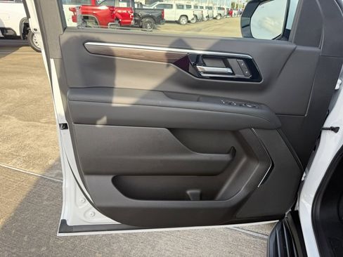 New 2026 Chevrolet Suburban LS image 19