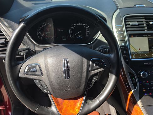Used 2017 Lincoln MKX Reserve w/ Luxury Package AWD/4WD image 12