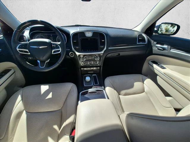 Used 2018 Chrysler 300 Limited RWD image 17