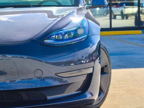 Used 2022 Tesla Model 3 Standard Range image 3