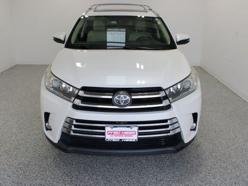 Used 2017 Toyota Highlander Limited Platinum AWD/4WD image 3