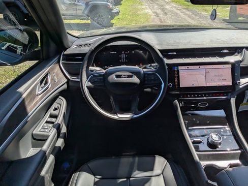 New 2026 Jeep Grand Cherokee Limited AWD/4WD image 17