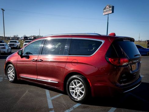 Used 2020 Chrysler Pacifica Touring-L image 28
