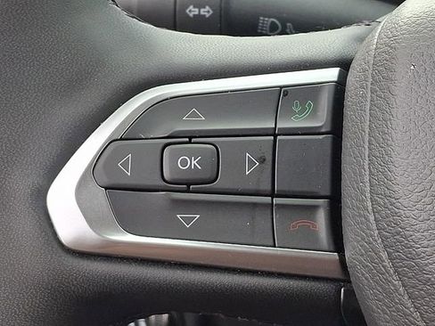 Used 2025 Jeep Compass Limited image 20