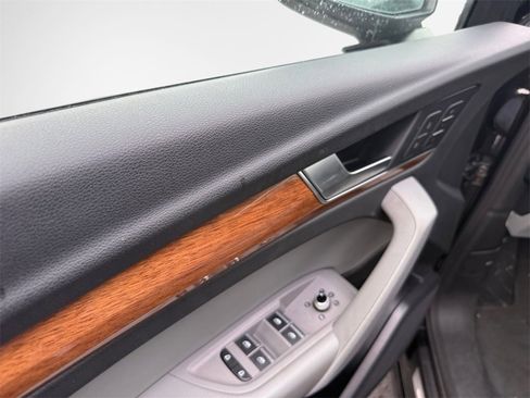 Used 2022 Audi Q5 2.0T Premium w/ Convenience Package image 14