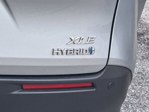 Used 2022 Toyota Sienna XLE FWD image 3