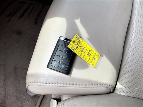 Used 2013 Cadillac XTS Luxury w/ Driver Awareness Package FWD image 10