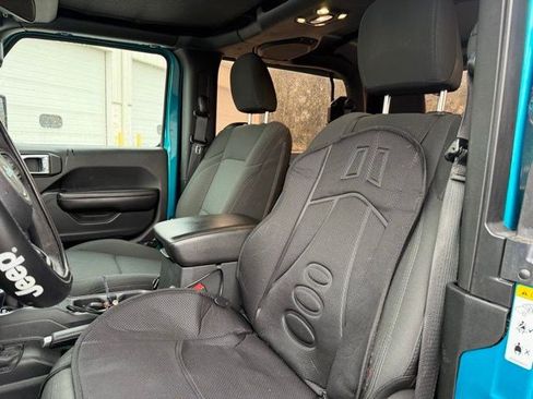 Used 2019 Jeep Wrangler Sport image 13