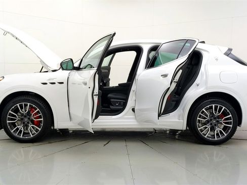Used 2024 Maserati Grecale GT image 39