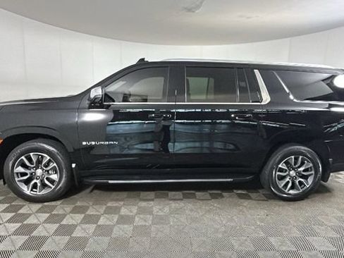 Used 2023 Chevrolet Suburban LT w/ LT Signature Plus Package AWD/4WD image 6