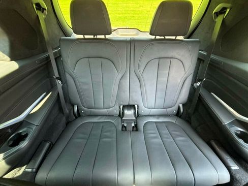 Used 2021 BMW X7 M50i w/ Dynamic Handling Package AWD/4WD image 19