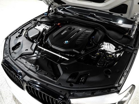 Used 2018 BMW 540i w/ M Sport Package image 60
