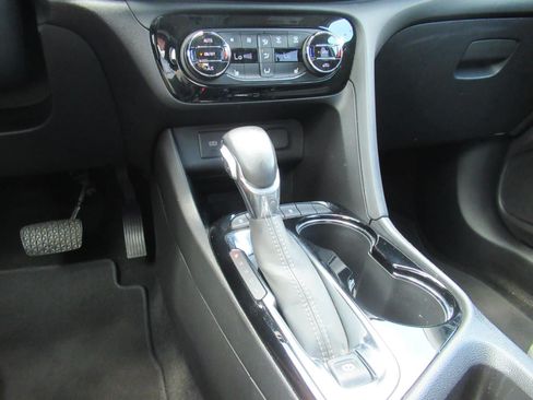 Used 2023 Buick Encore GX Essence w/ Experience Buick Package FWD image 26