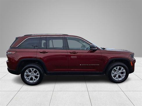 Used 2023 Jeep Grand Cherokee Limited image 7