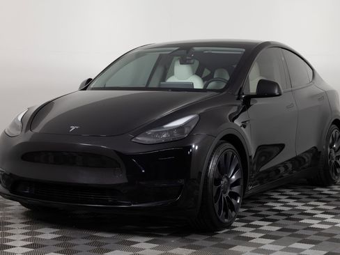 Used 2024 Tesla Model Y Performance image 2
