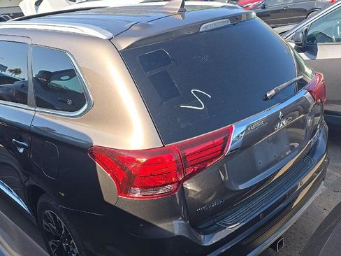 Used 2018 Mitsubishi Outlander SEL AWD/4WD image 6