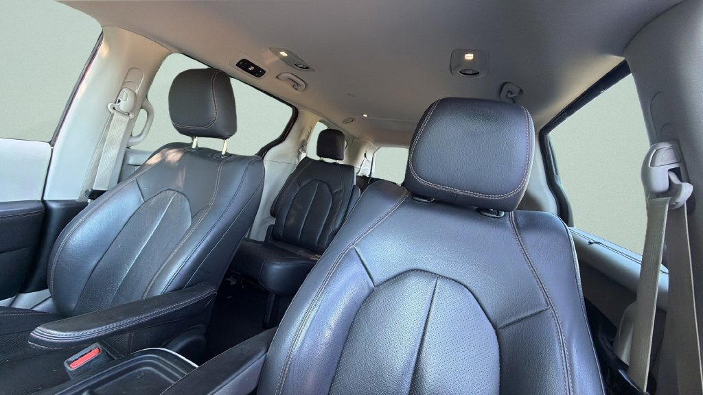 Used 2019 Chrysler Pacifica Touring-L w/ Advanced Safetytec Group FWD image 21