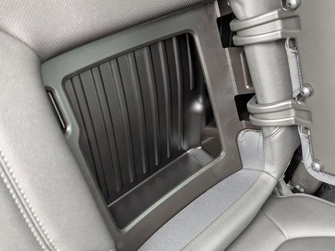 Certified 2022 GMC Sierra 1500 SLT w/ SLT Convenience Package image 8