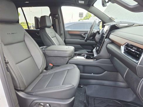 New 2025 GMC Yukon Denali w/ Denali Reserve Package image 22