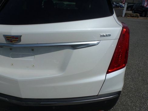 Used 2017 Cadillac XT5 Luxury w/ Driver Awareness Package AWD/4WD image 9