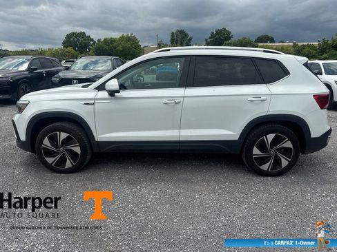 Used 2023 Volkswagen Taos SE w/ Panoramic Sunroof Package AWD/4WD image 2