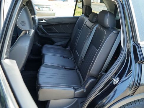 Used 2024 Volkswagen Tiguan SE FWD image 32