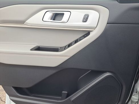 New 2026 Ford Explorer Active w/ Active Comfort Package image 20
