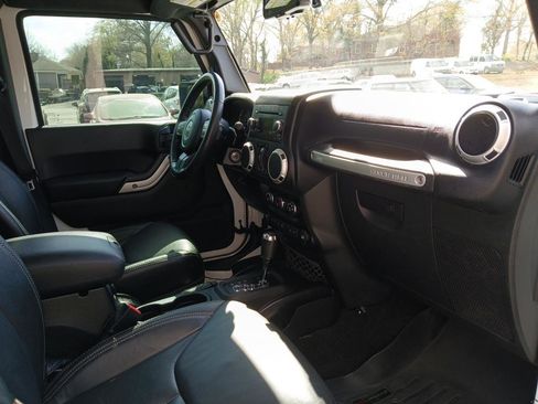 Used 2016 Jeep Wrangler Unlimited Rubicon w/ Max Tow Package image 14