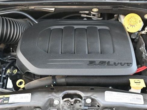 Used 2019 Dodge Grand Caravan SE w/ UConnect Hands-Free Group FWD image 31