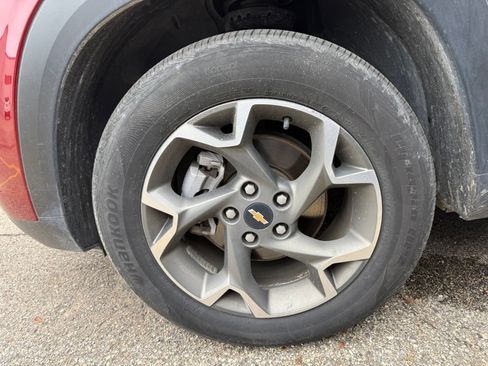 Used 2025 Chevrolet Trax LT FWD image 7