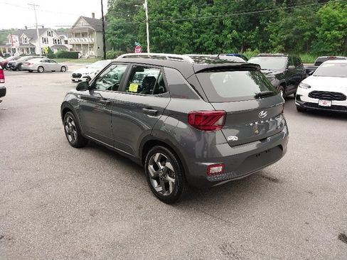 Used 2025 Hyundai Venue Limited FWD image 6