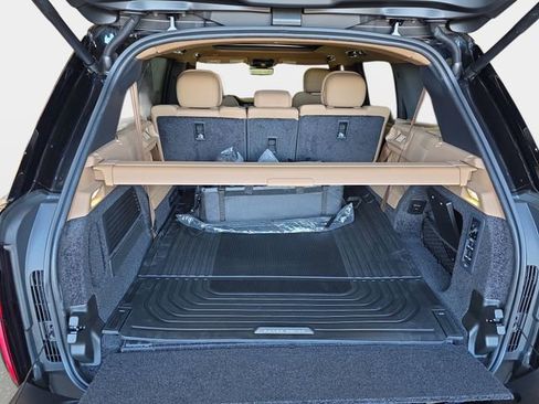 New 2026 Land Rover Range Rover Long Wheelbase SE AWD/4WD image 10