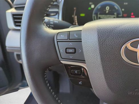 Used 2025 Toyota Camry SE FWD image 15