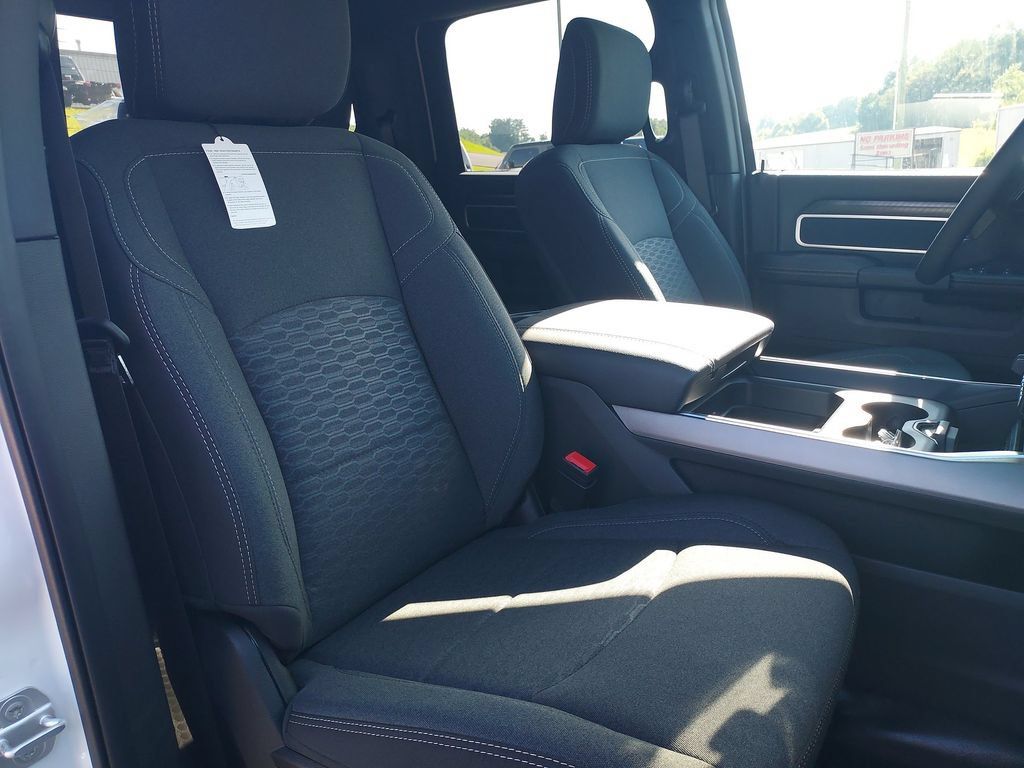 New 2026 RAM 3500 Big Horn AWD/4WD image 30
