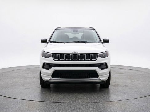 Used 2025 Jeep Compass Limited AWD/4WD image 2