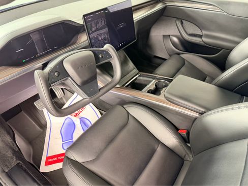 Used 2022 Tesla Model S image 12
