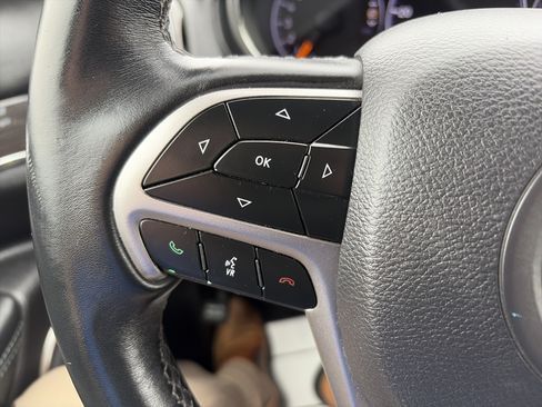 Used 2019 Jeep Grand Cherokee Overland RWD image 20