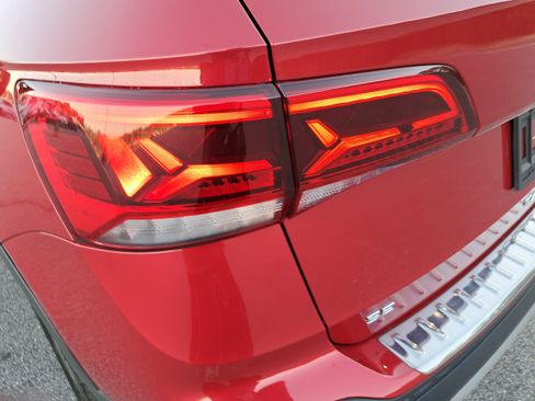 Used 2024 Volkswagen Taos SE image 30